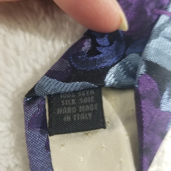 Allea Silk Tie - Picture 2 of 4